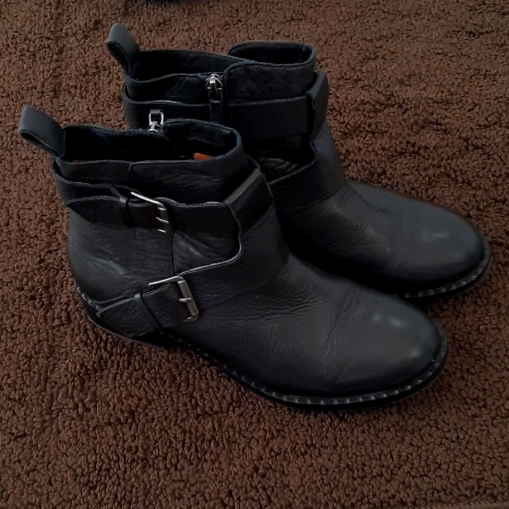 Kenneth Cole Gentle Soul biker boots